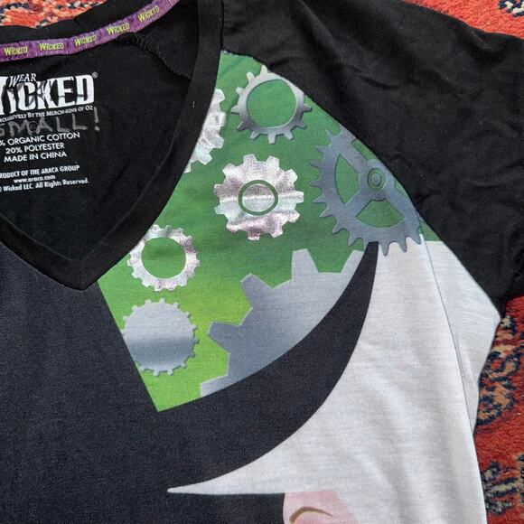 WICKED The Broadway Musical Small Organic Cotton/Poly V-Neck T-shirt MINT! - Picture 3 of 8